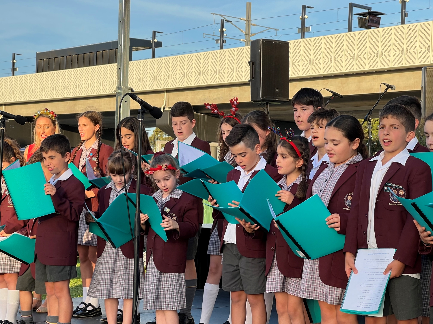 Melbourne: “Carols by Candlelight” dedicated to the memory of Stelios Tsiolas
