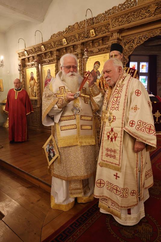Metropolitan Ignatios of Demetrias honours Metropolitan Stephanos of Tallinn and All Estonia