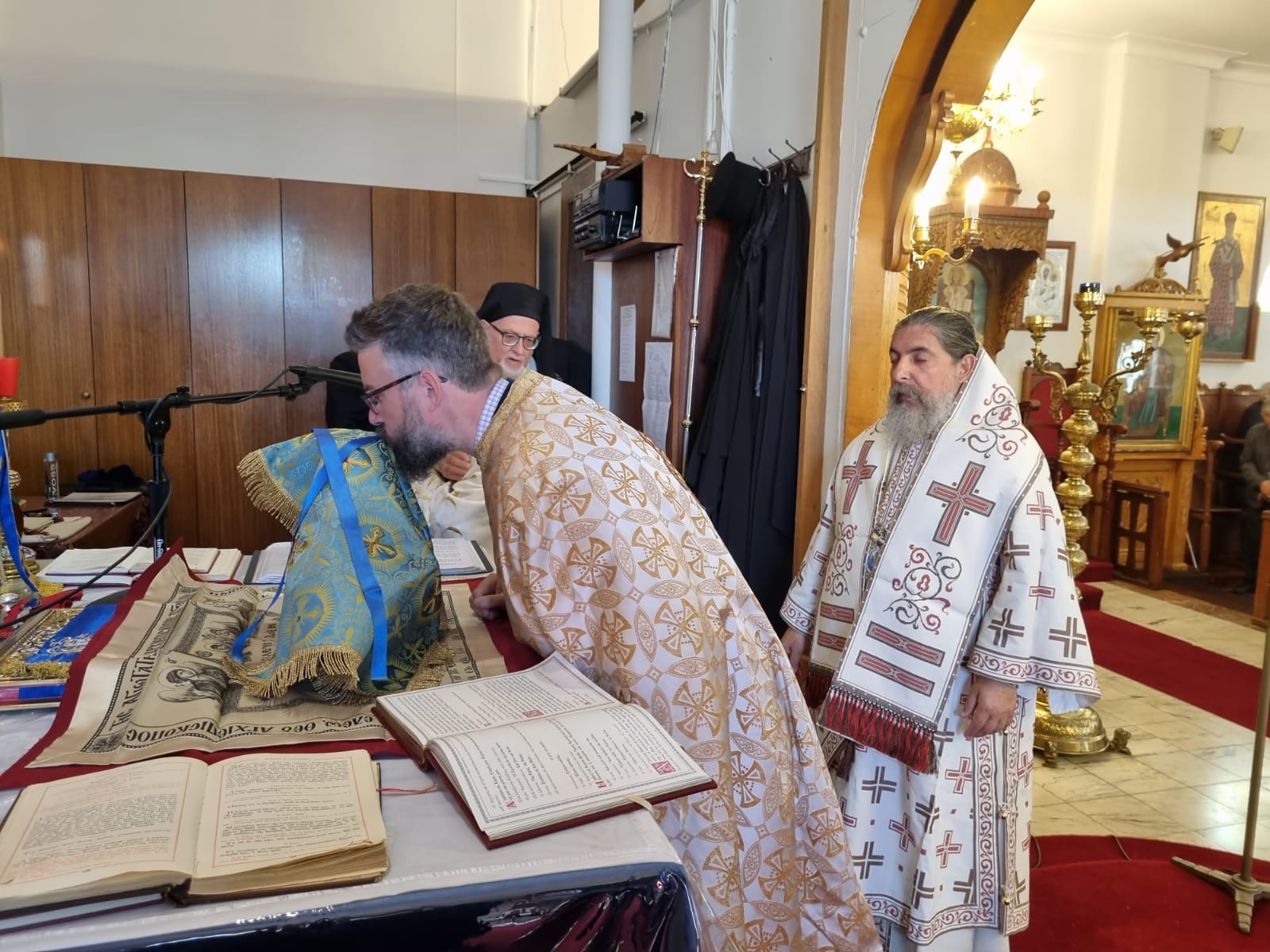 Melbourne: Bishop Kyriakos of Sozopolis visits the Church of the Holy Trinity in Richmond